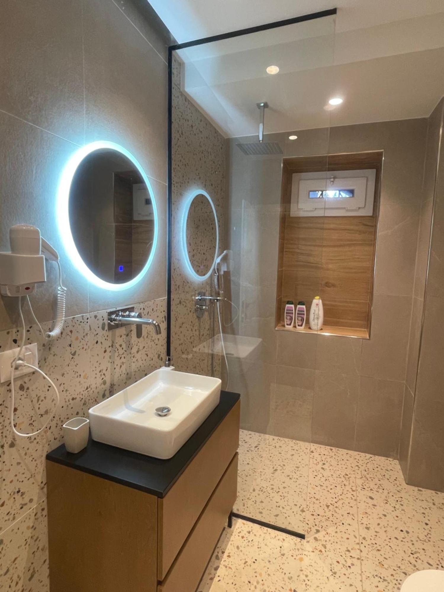 Downtown Studio Apartments Тирана Экстерьер фото